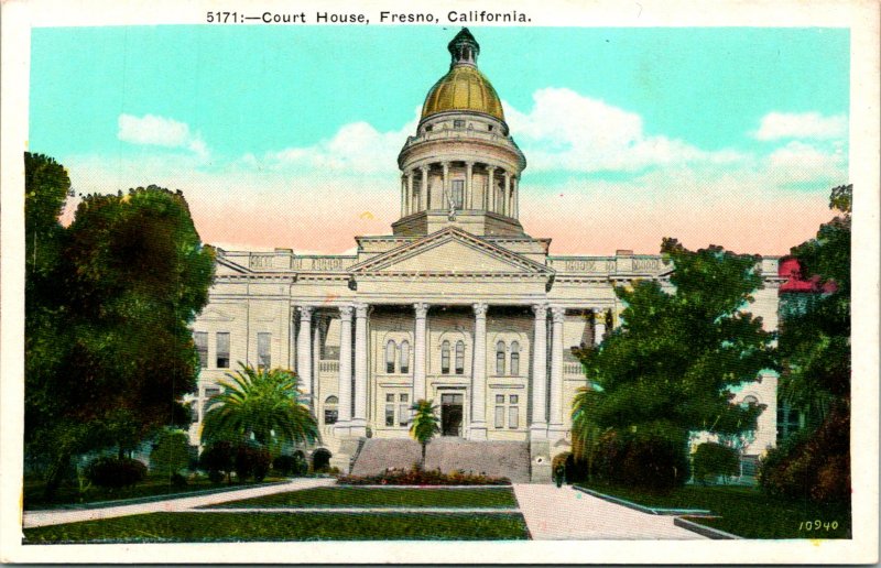 Fresno CA Court House Golden Dome Postcard unused 12237