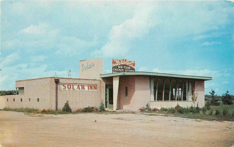 Ames Iowa 1950s Solar Inn Restaurant Valo Dexter roadside Postcard 21-11024