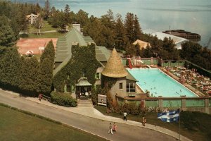 CONTINENTAL SIZE POSTCARD MANOIR RICHELIEU AND CONVENTION HALL QUEBEC CANADA