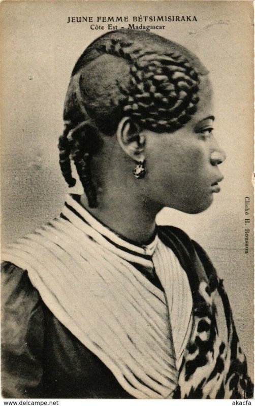 CPA AK Jeune Femme Betsimisiraka MADAGASCAR (819157)