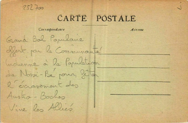 CPA AK NOSSI-BE L'Ecole principale le jour de l'Armistice MADAGASCAR (709681)