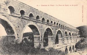 BF9884 nimes le pont du gard vu de profil france       France