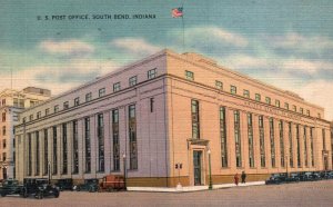 VINTAGE POSTCARD U.S. POST OFFICE AND OLD CARS STREET SCENE SOUTH BEND INDIANA