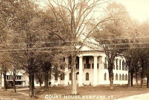 1930s NEWFANE VERMONT COURT HOUSE PHOTO RPPC POSTCARD P747