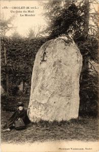 CPA CHOLET-Un Coin du Mail-Le Menhir (189843)