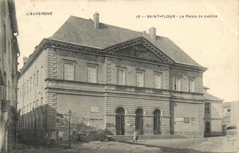 CPA St-Flour Le Palais de Justice Cantal (101255)