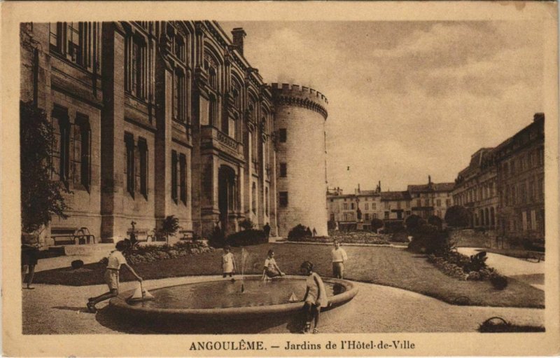 CPA Angouleme- Jardins de l'Hotel de Ville FRANCE (1073782)