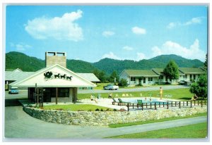 c1960s Talley-Ho Motel Exterior Roadside Townsend Tennessee TN Unposted Postcard