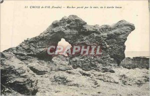 Old Postcard Croix de Vie (Vendee) Rock pierced by the Sea view from Maree Basse