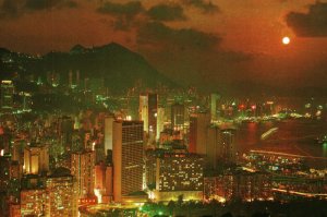 VINTAGE CONTINENTAL SIZE POSTCARD BEAUTIFUL DISK VIEW VICTORIA HARBOR HONG KONG