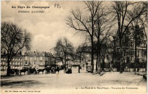 CPA ÉPERNAY La Place de la Rep. Vue prise des Promenades (491148)