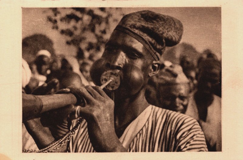 Africa Tchad Musicien de Fort Lamy Vintage Postcard C254