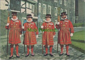 Military Postcard - Tower of London Yeoman Warders in Ceremonial Dress RR18662