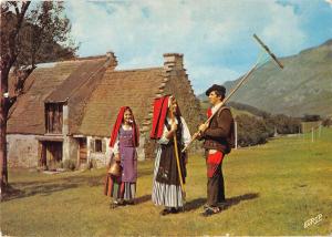 BR47584 Dans le haut pays de Biggorre la fenaison folklore costumes