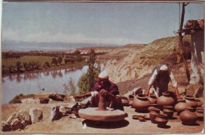 P1347 unused postcard the potter pottery kashmir territory asia