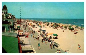 Postcard BEACH SCENE Ocean City Maryland MD AT5540