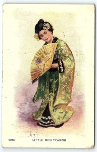 1909 ORIENTAL JAPANESE CHINESE GIRL KIMONO LITTLE MISS TEASING POSTCARD P2734