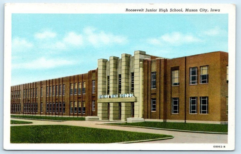 MASON CITY, Iowa IA ~ ROOSEVELT JUNIOR HIGH SCHOOL 1940s Postcard