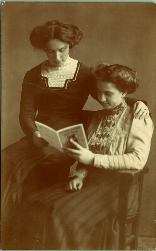 RPPC Edwardian Women Reading Real Photo Postcard SOLI