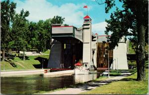 Miss Peterborough Boat Lift Lock Peterborough ON Ontario Vintage Postcard D85