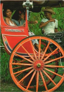 PC PHILIPPINES, CHARMING WOMEN ON A CALESA, Modern Postcard (B40331)