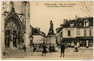 CPA ARCIS-sur-AUBE Place de la Republique Portail de l'Église (722816)