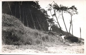 VINTAGE POSTCARD TWO COUPLES ENJOYING TIME FOREST TALL TREES RPPC 1940s EUROPE