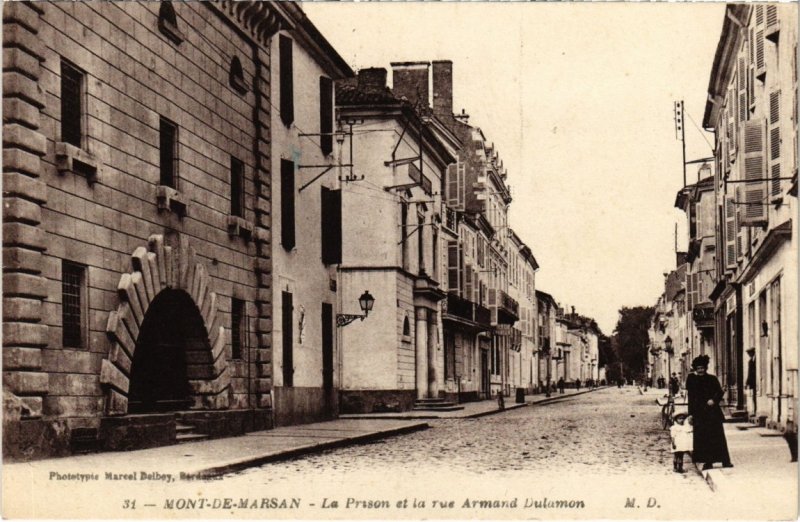 CPA Mont-de-Marsan - La Prison et la rue Armand Dulamon (111508)