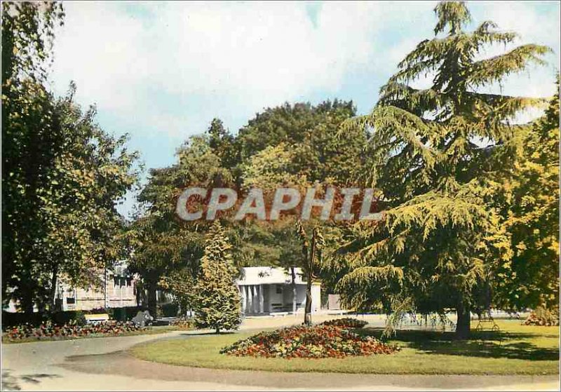 Postcard Modern Saumur (M and L) Place Verdun
