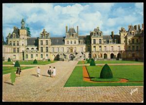 Chateau de FONTAINEBLEAU - THE CASTLE AND THE COURTYARD