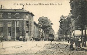 CPA Paris 14e (Dep.75) Ecoles et rue d'Alésia, prise de la rue Didot (3151)