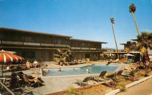 Palm Springs, CA PALM CANYON LODGE Swimming Pool Roadside 1960 Vintage Postcard