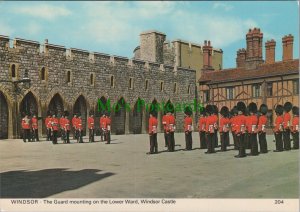 Military Postcard - The Guard on Parade at Windsor Castle, Berkshire  RR18630