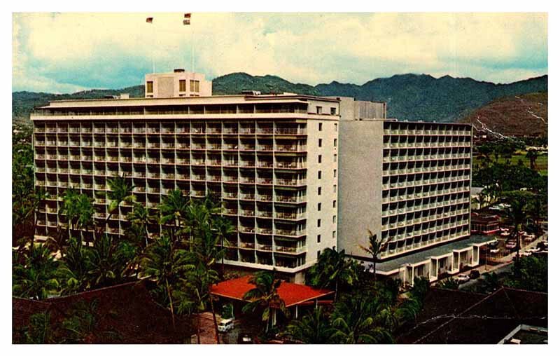 Postcard HOTEL SCENE Honolulu - Waikiki Hawaii HI AR4383