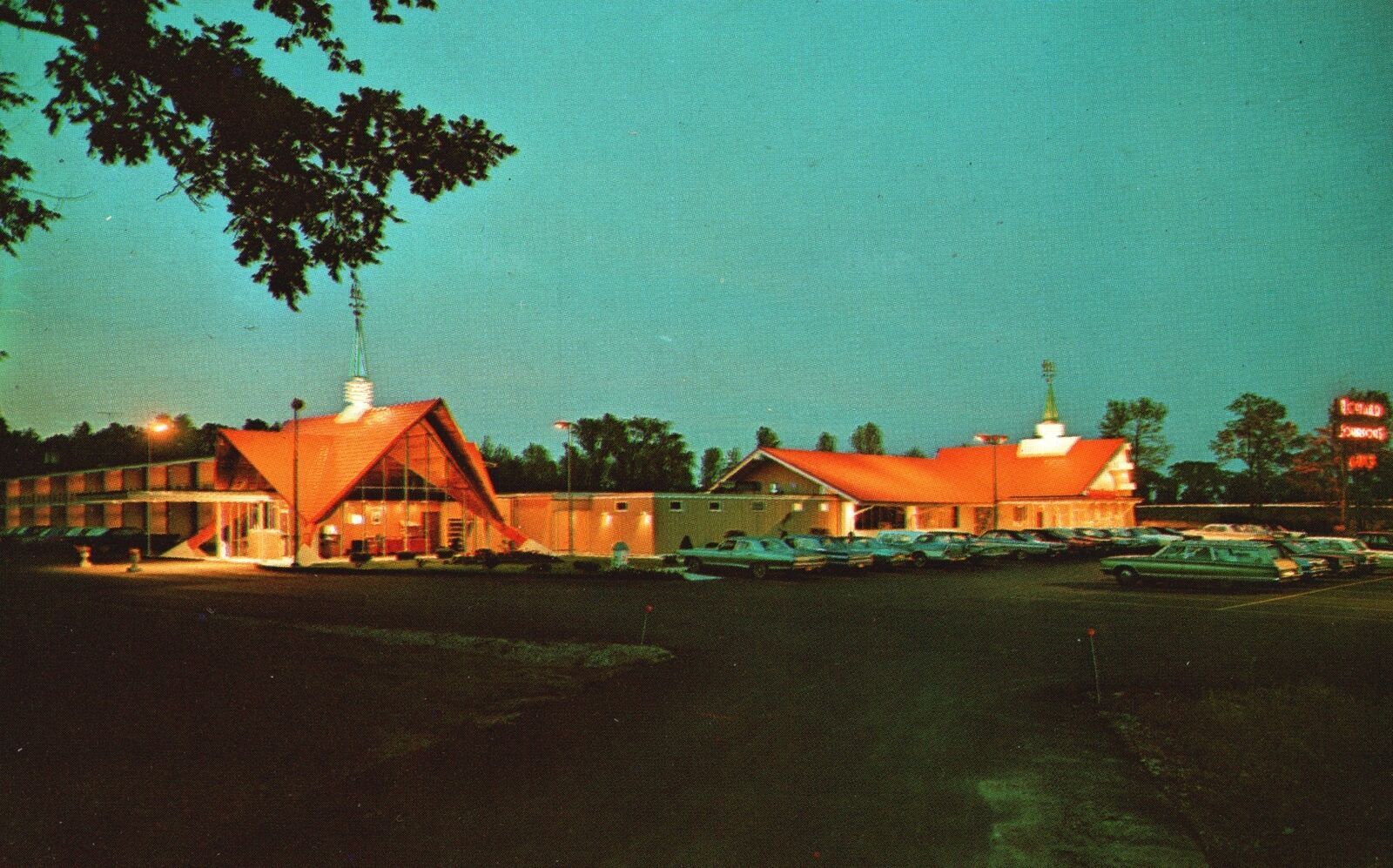 Vintage Postcard Howard Johnsons Motor Lodge & Restaurant Plattsburg