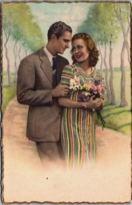 Romantic Couple In Love Vintage Postcard C049