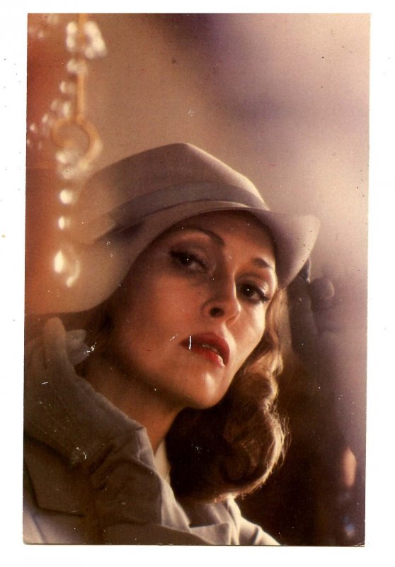 Faye Dunaway        (scratches)