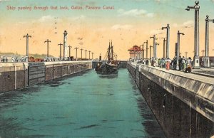 SHIP PASSING THROUGH FIRST LOCK GATUN PANAMA CANAL POSTCARD 1915