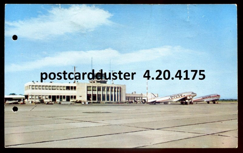 dc50 - MONTREAL Postcard 1960s Airport. Canadian Pacific Airline Airplanes