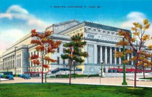 ST LOUIS, Missouri   MUNICIPAL AUDITORIUM    Street View-Cars   c1940's Postcard