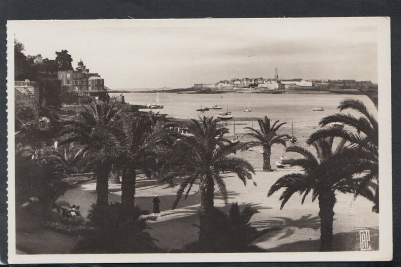 France Postcard - Dinard - La Palmeraie, Au Fond St-Malo   T10033