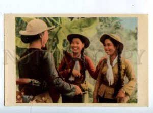 203376 VIETNAM WAR native girl w/ machine gun Old postcard