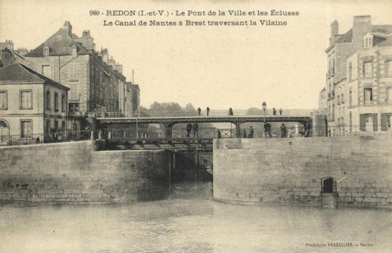 CPA Redon - Le Pont de la Ville et les Écluses (112218)