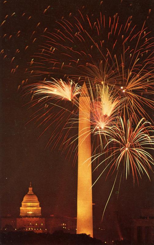 DC - Washington. Fireworks, Washington Monument, U.S. Capitol
