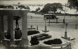 PC CPA SINGAPORE, SIR STAMFORD RAFFLES STATUE, REAL PHOTO Postcard (b19693)