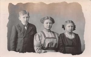 MOTHER & CHILDREN IN PERIOD DRESS~VIGNETTE BORDER REAL PHOTO POSTCARD 1910s