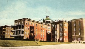 c1930 SHERBROOKE P.Q. QUEBEC ST VINCENT de PAUL HOSPITAL POSTCARD 43-103