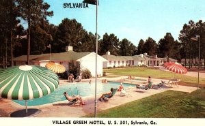 1960s SYLVANIA GEORGIA VILLAGE GREEN MOTEL U.S. 301 SWIMMING POOL POSTCARD P1117