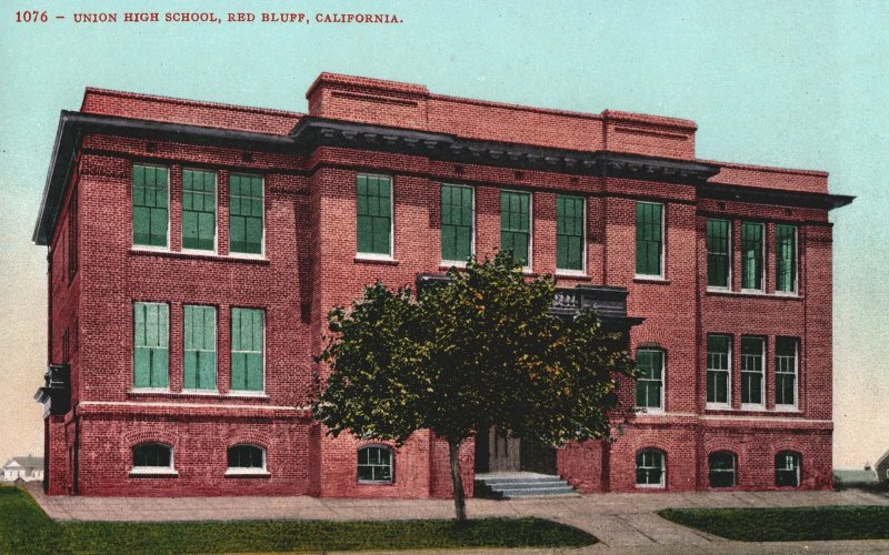 VINTAGE POSTCARD UNION HIGH SCHOOL RED BLUFF CALIFORNIA VERY FRESH CONDITION