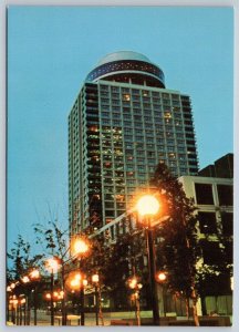 Holiday Inn Ottawa Centre, Kent Street Ottawa Ontario Chrome Postcard WD-76, NOS